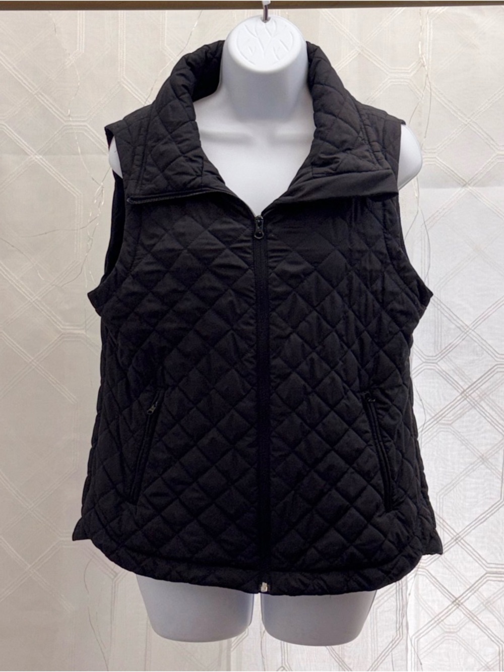 T By Talbots women's black diamond-quilted vest Active Urban Classic Preppy MP
